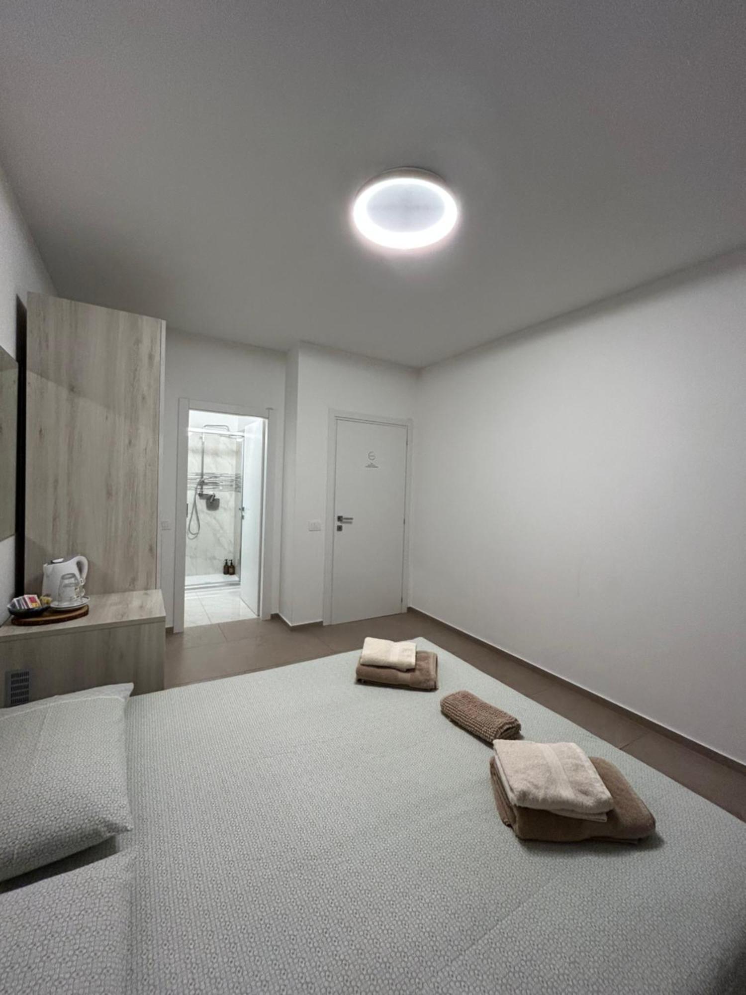 *Veranda'S Rooms* - Free Parking In Central Lugano Buitenkant foto