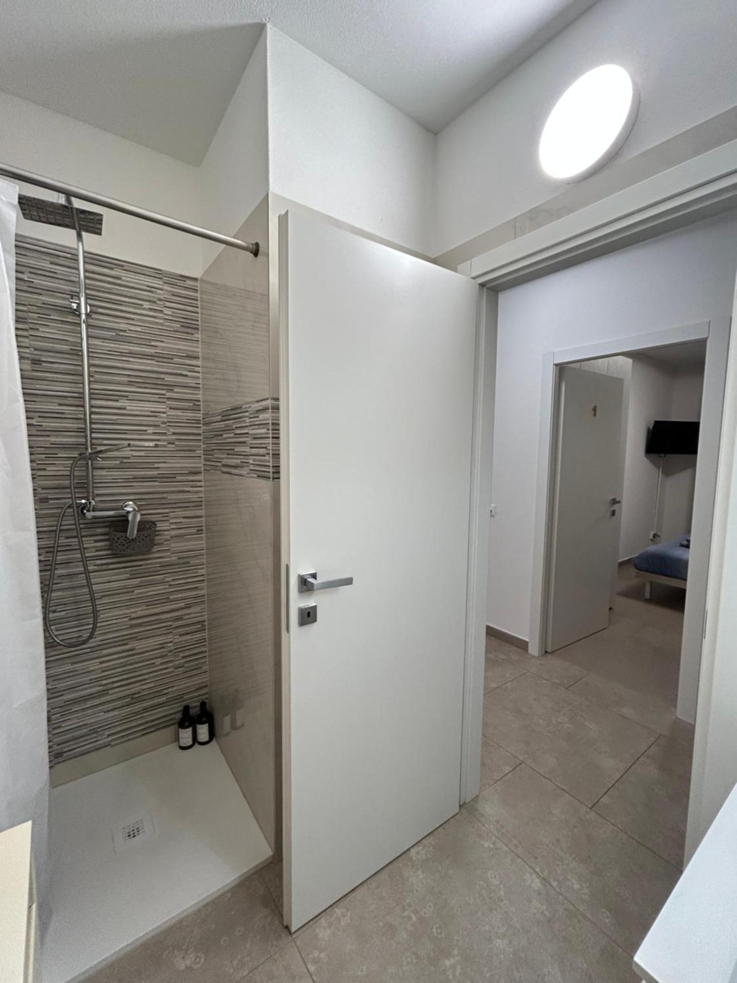*Veranda'S Rooms* - Free Parking In Central Lugano Buitenkant foto