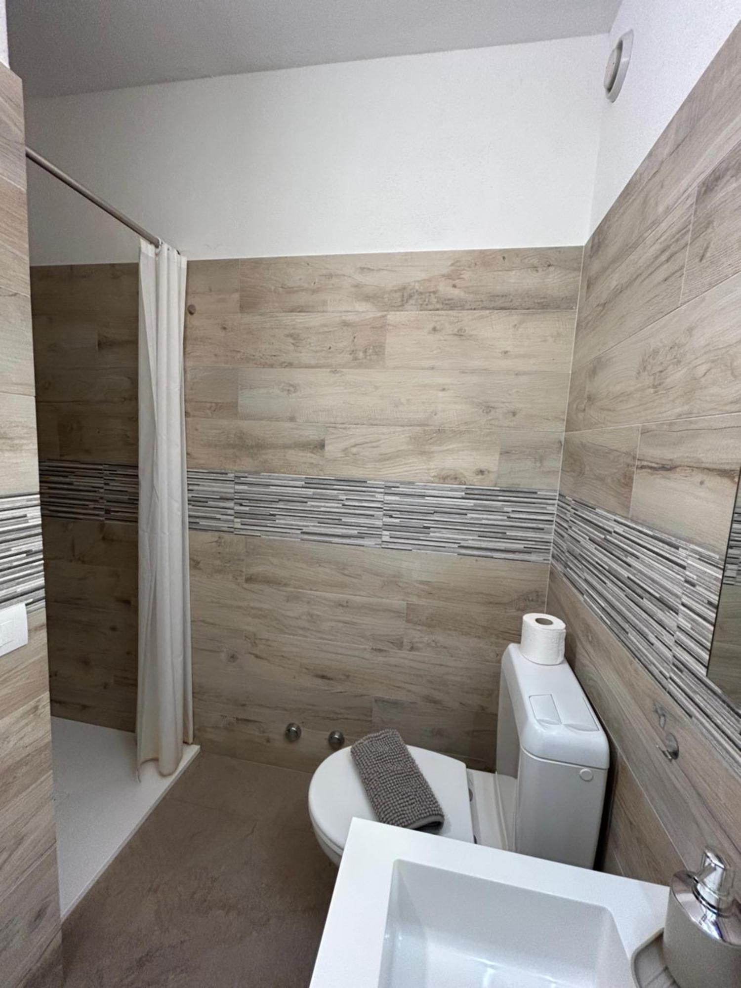 *Veranda'S Rooms* - Free Parking In Central Lugano Buitenkant foto